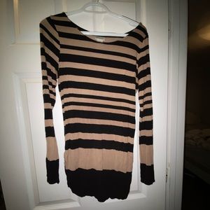 Maternity tan black shirt